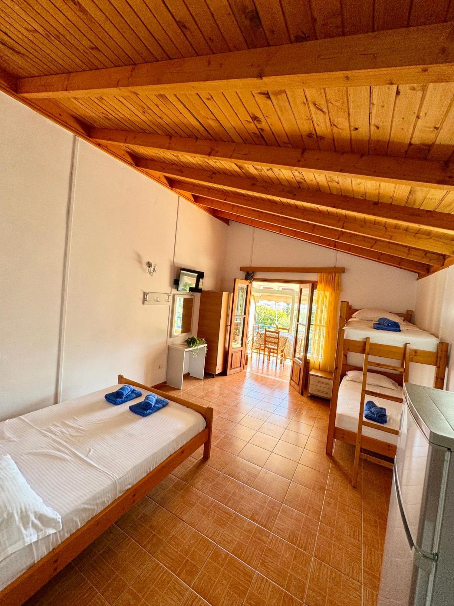 Guesthouse Rondo ฮีมาเรอ ภายนอก รูปภาพ
