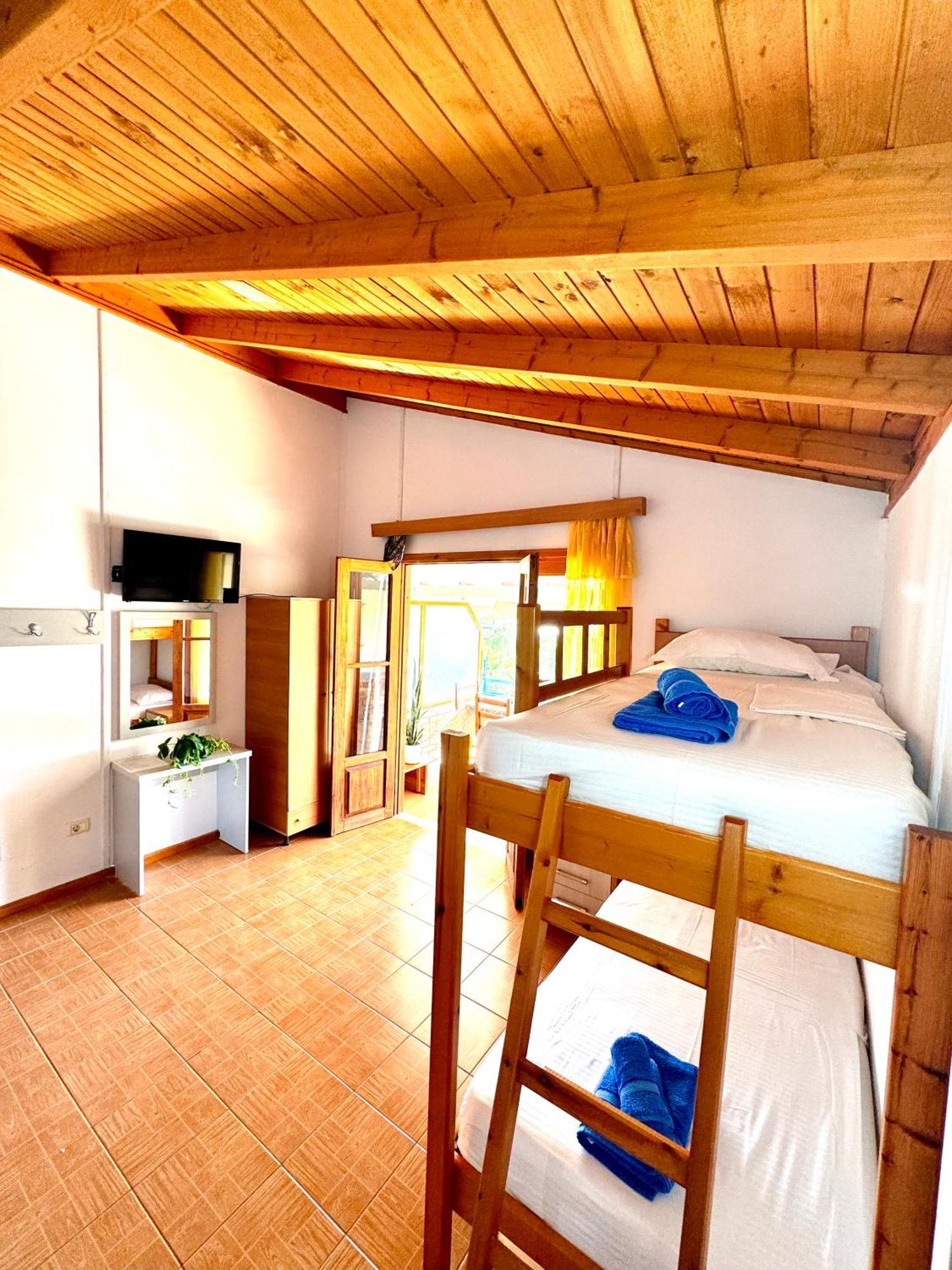 Guesthouse Rondo ฮีมาเรอ ภายนอก รูปภาพ