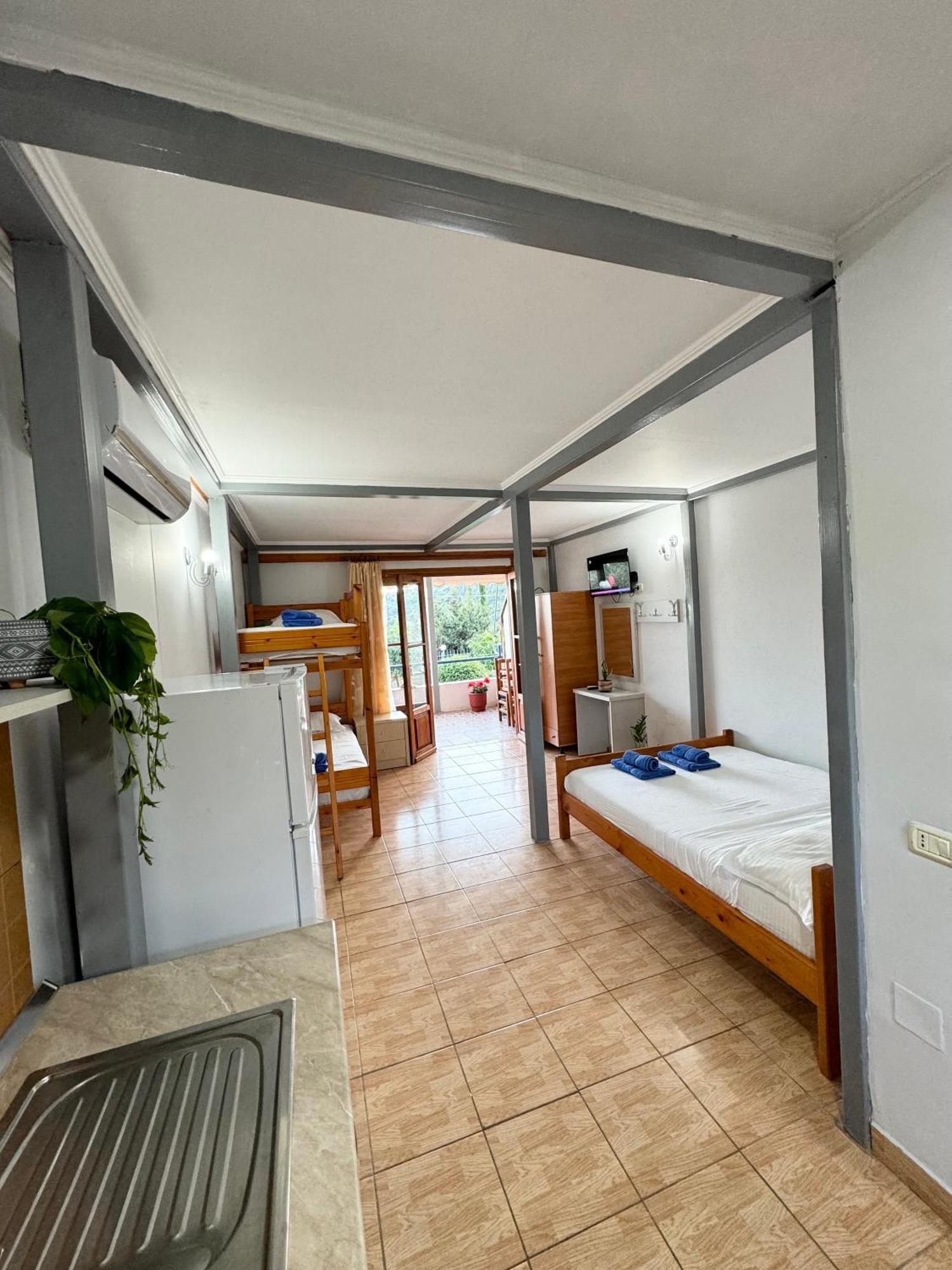 Guesthouse Rondo ฮีมาเรอ ภายนอก รูปภาพ