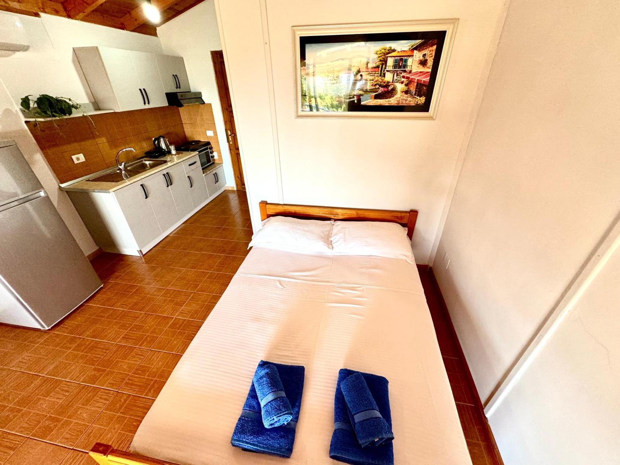 Guesthouse Rondo ฮีมาเรอ ภายนอก รูปภาพ