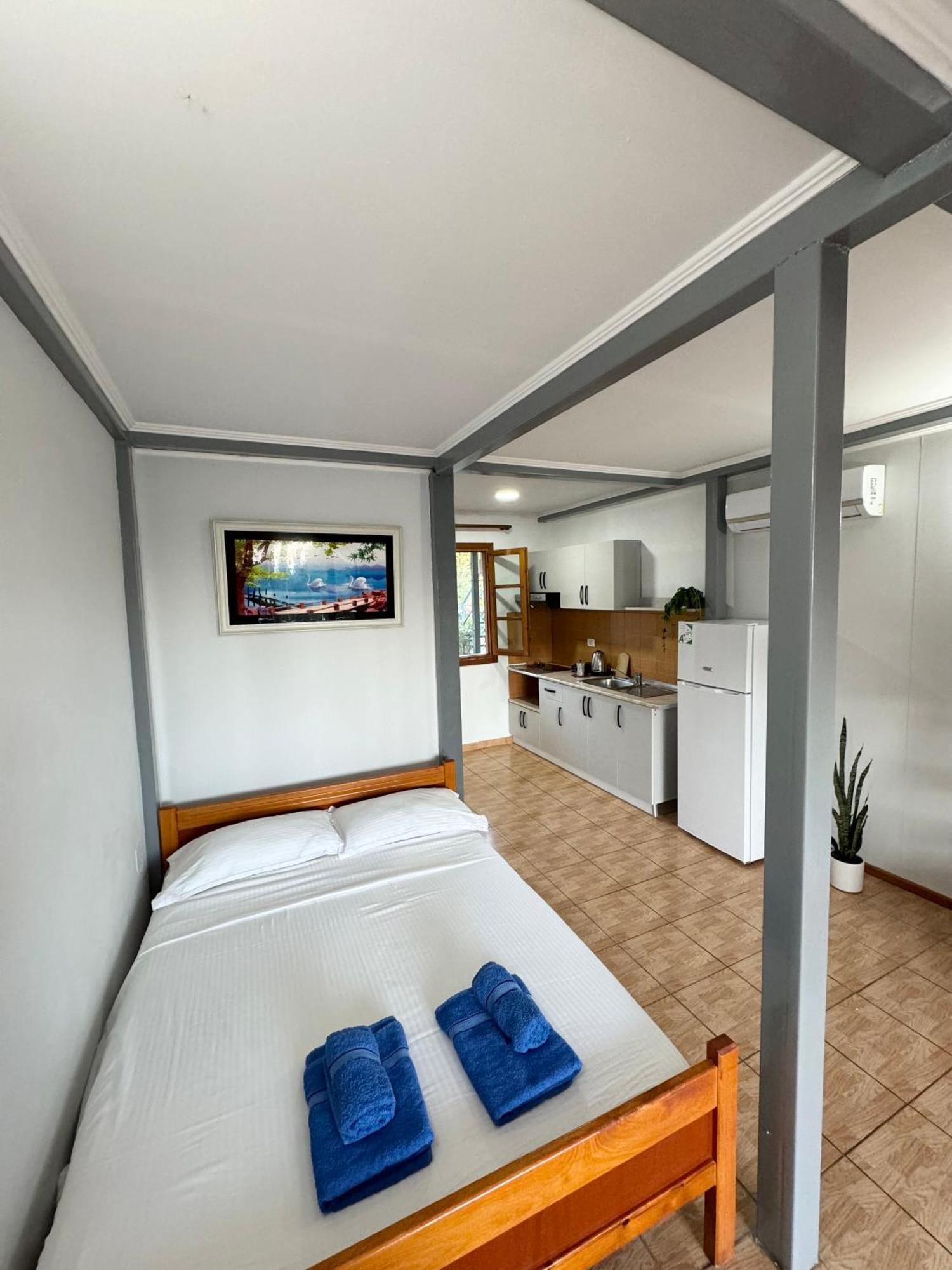 Guesthouse Rondo ฮีมาเรอ ภายนอก รูปภาพ