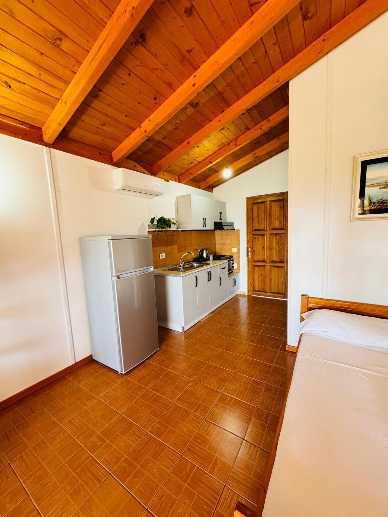 Guesthouse Rondo ฮีมาเรอ ภายนอก รูปภาพ