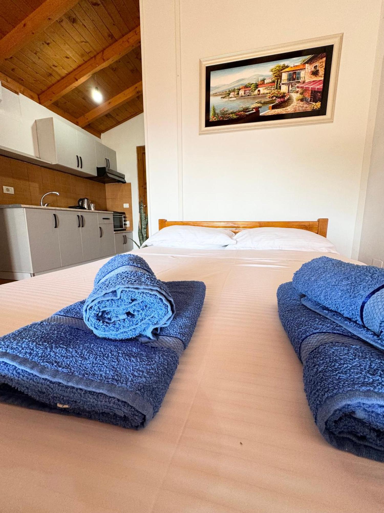 Guesthouse Rondo ฮีมาเรอ ภายนอก รูปภาพ