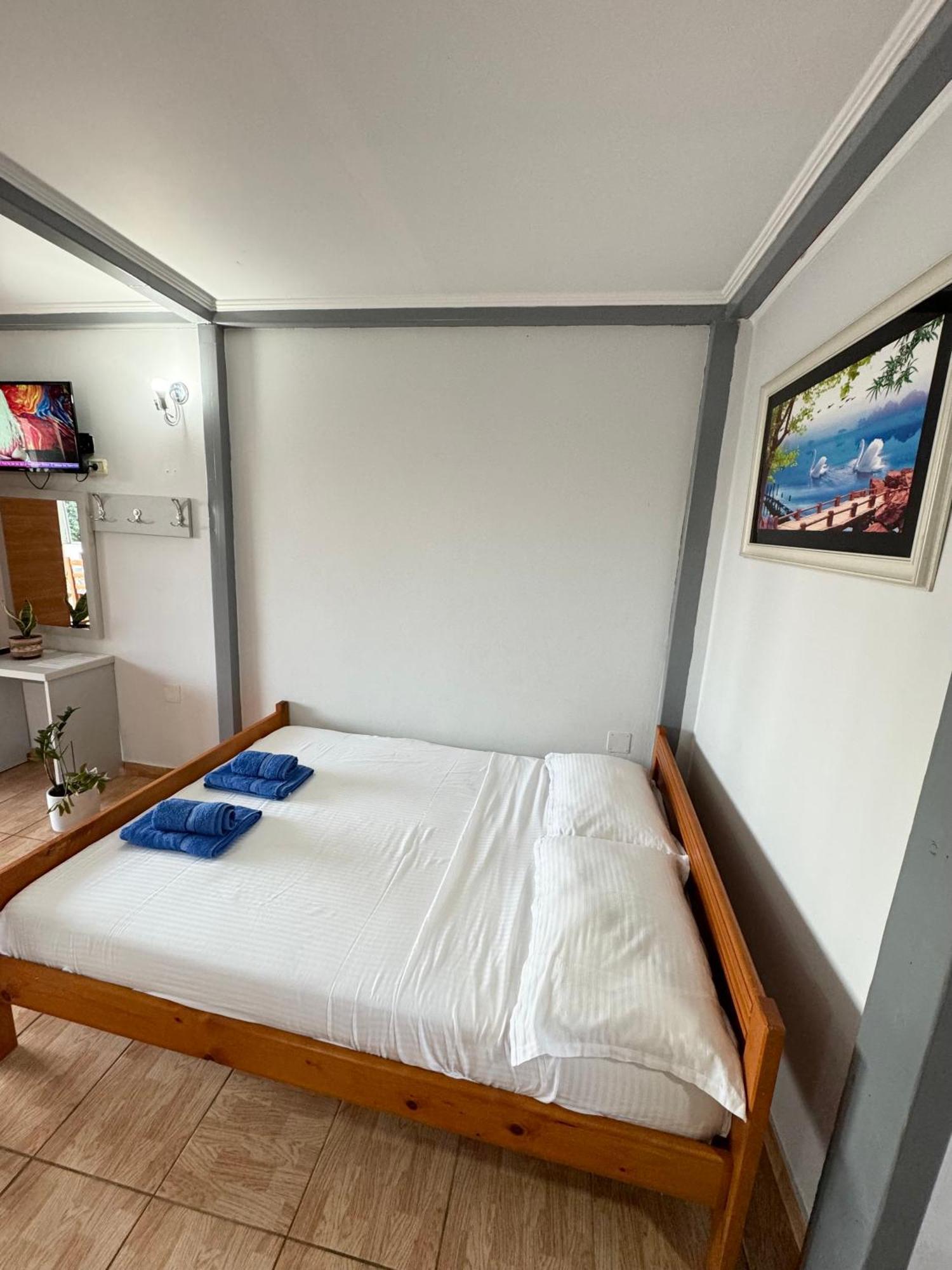 Guesthouse Rondo ฮีมาเรอ ภายนอก รูปภาพ