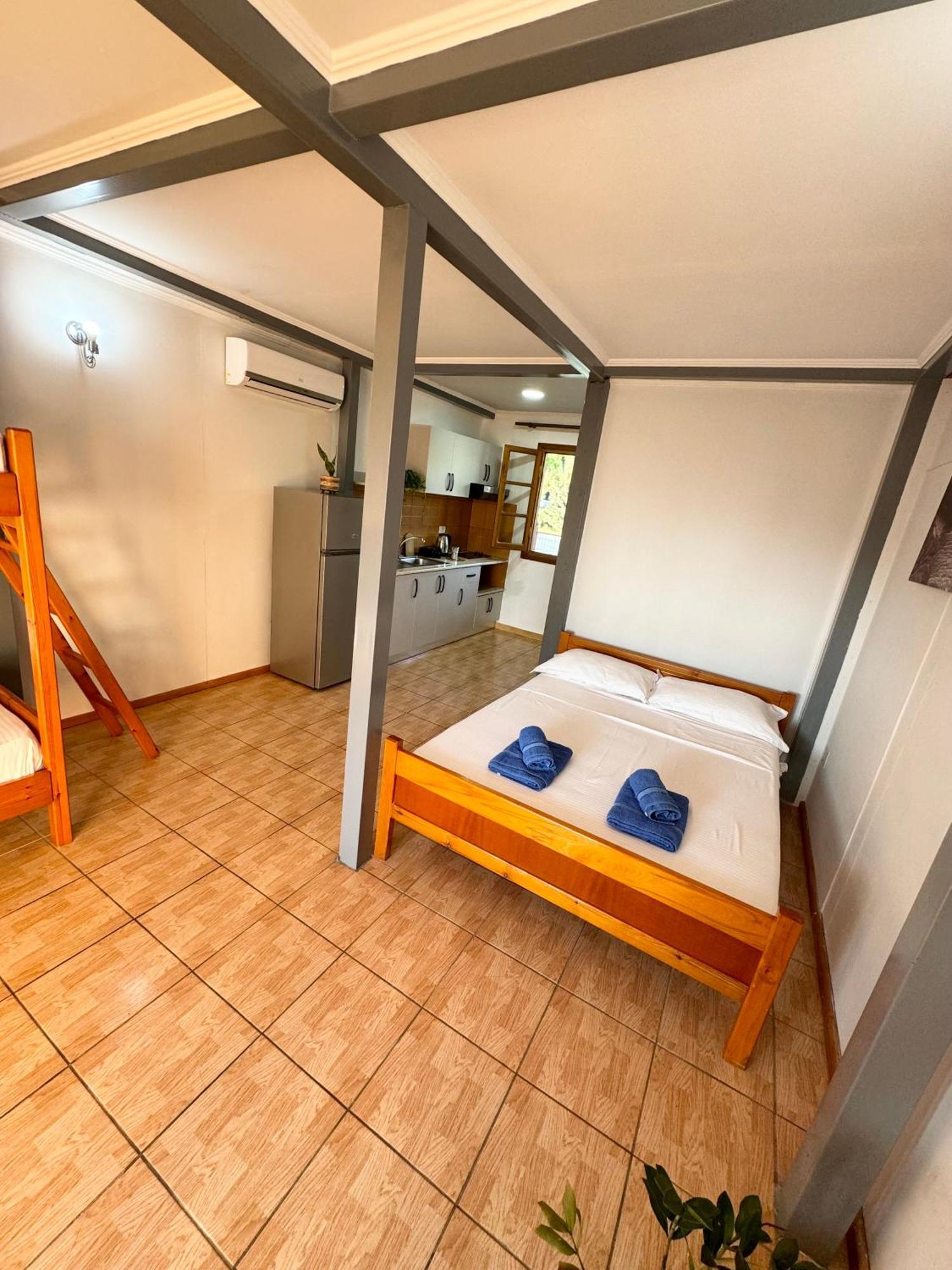 Guesthouse Rondo ฮีมาเรอ ภายนอก รูปภาพ